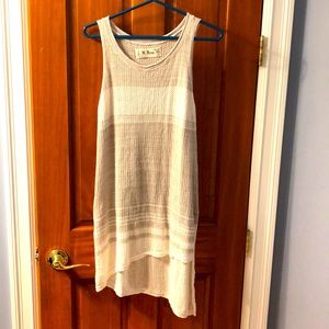 Asymmetrical tunic top.